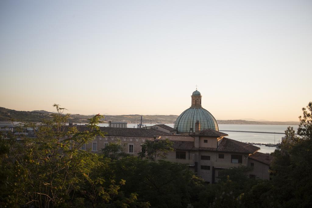 Palazzo Torriglioni Apartment Ancona Exterior photo